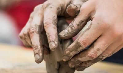 女人的手大是命苦吗