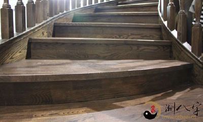 梦见自己要上台阶