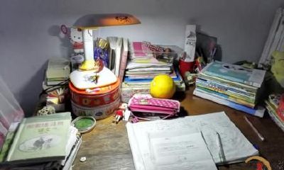 梦见杂乱的桌子