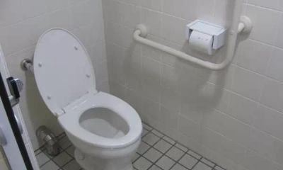 梦见去厕所腰带沾上屎尿