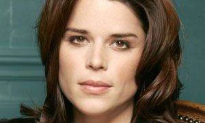 让人“惊声尖叫”的美丽--天秤妮芙-坎贝尔