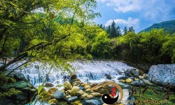 梦见泉水清亮源源不绝