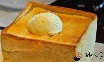 梦见买了许多 热吐司面包