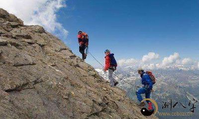 梦见爬坡艰难才爬上去