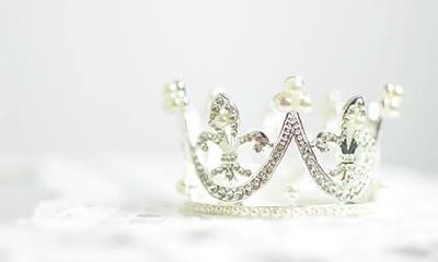 2018年腊月初三出生的男宝宝起名怎么起？五行缺什么？