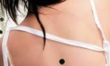 后背长黑痣算命 后背长痣代表什么