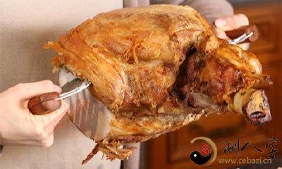 梦见吃肉分到他人一半