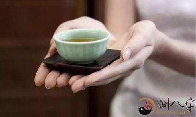 梦见向领导敬茶