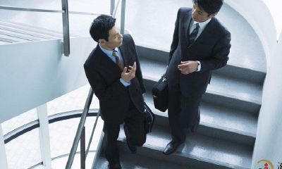 梦见下楼梯很快