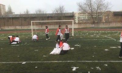 梦见在学校操场捡垃圾