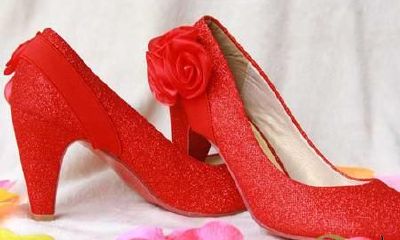 梦到穿他人的红鞋子