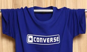 梦见别人帮我深蓝色的衣服裤子