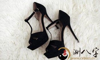梦见高跟鞋一只找不着