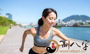 梦见裸奔找衣服裤子