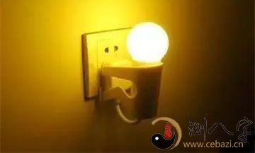 梦见开灯灯没亮