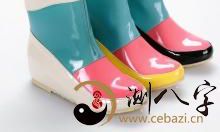 梦到穿雨靴在河中走