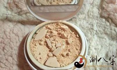 梦见化妆品粉饼碎了
