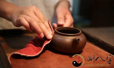 梦见茶壶里边好脏