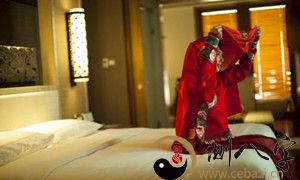 梦到衣冠不整去上班