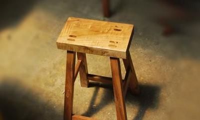 梦到坐着椅子上