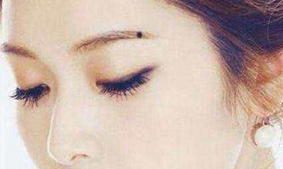 眉毛有痣，手臂必有痣