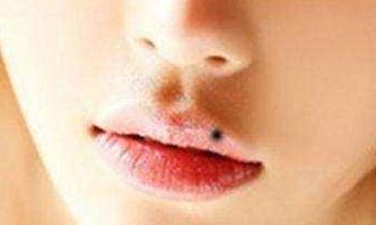 嘴角有痣能聚财，唇上有痣桃花灾