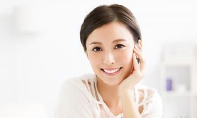 女性右颧骨有伤疤的面相解析