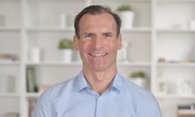 鼻翼凸起的男性是不是非常的有野心的？鼻孔小人很抠门的吗？