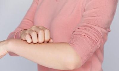 女性的嘴型宽阔嘴唇厚实的面相的事业运势怎么样？