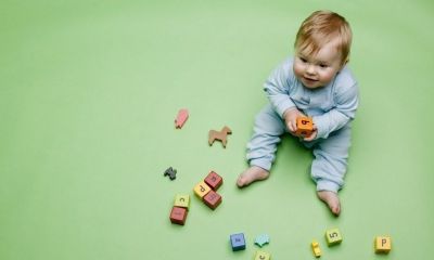 明星生宝宝都让谁起名取名