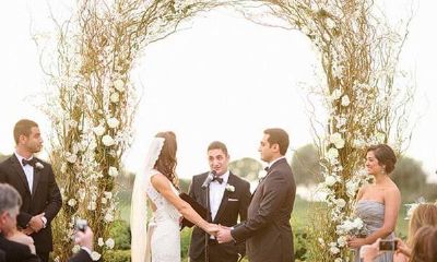 梦见自己和别人结婚但没结成（梦里梦见自己和别人结婚）