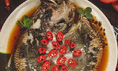 已婚女人梦见好多鱼并且还吃了（已婚女人梦见抓好多鱼）