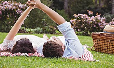 女人梦见什么会有桃花运（梦见自己桃花运很旺）