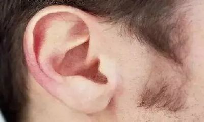 男人耳朵烧是什么预兆（男人左耳朵烧是什么预兆）