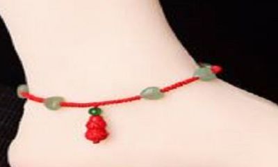 脚脖上带红绳可以转运避小人（梦到已故亲人哭诉）