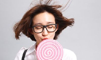 狮子座喜欢观察别人（狮子座喜欢别人管他吗）