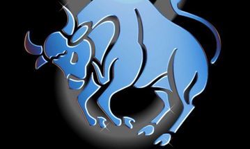 水瓶座女生金钱观（水瓶座女生在感情方面）