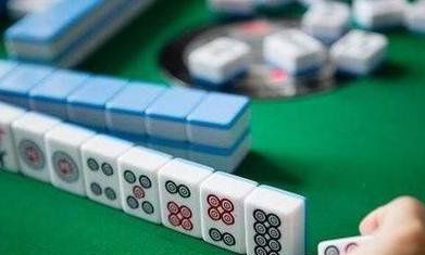 本命年打牌天天输怎么办（本命年打麻将老输钱）