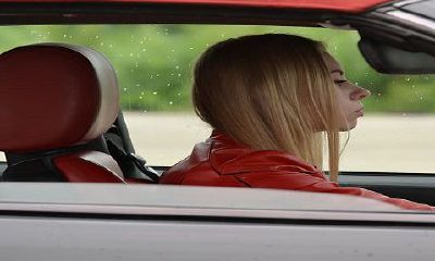 女人梦见开车带人跑长途（女人梦见自己在开车还带人）