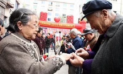 为什么会突然梦到死去的爷爷（梦见已故爷爷再次出殡）