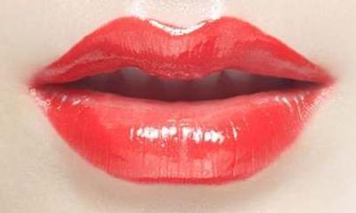 嘴巴往下撇面相（嘴巴向下弯面相）