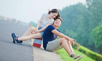 梦见别人喜欢自己是什么意思（做梦梦见别人喜欢自己）