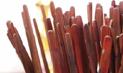 如何用右手卜卦（卜卦用的两个东西）