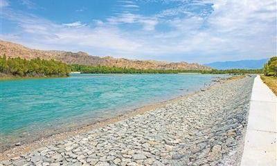 女人梦见河水很大很清我走过去了（女人梦见河水很大很清澈）