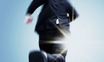 经常梦到被追杀一直在逃跑（经常梦到同一个人是怎么回事）