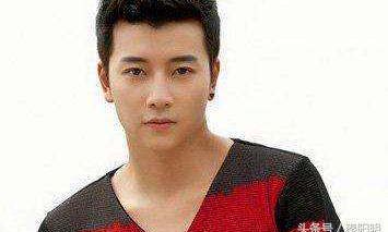 额头凹陷男人面相（额头是斜坡的男人面相）