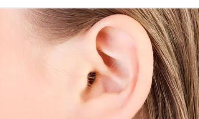 耳朵小没肉的女人面相（耳朵小有耳垂的女人面相）