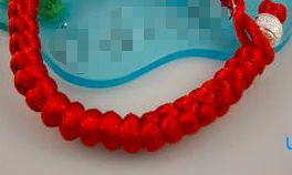 本命年红绳戴哪只手合适（本命年小红绳手链）