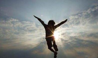总是梦到自己会飞是为什么（梦见自己会飞起来是什么预兆）