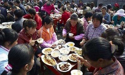 梦见家里办酒席是什么预兆（额头小鼻子大面相）